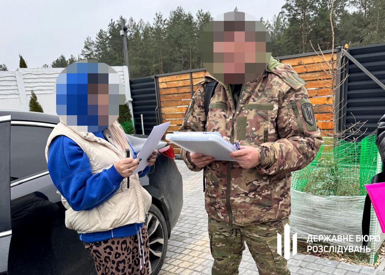 Командир частини незаконно виплатив підлеглій понад 800 тис "бойових"