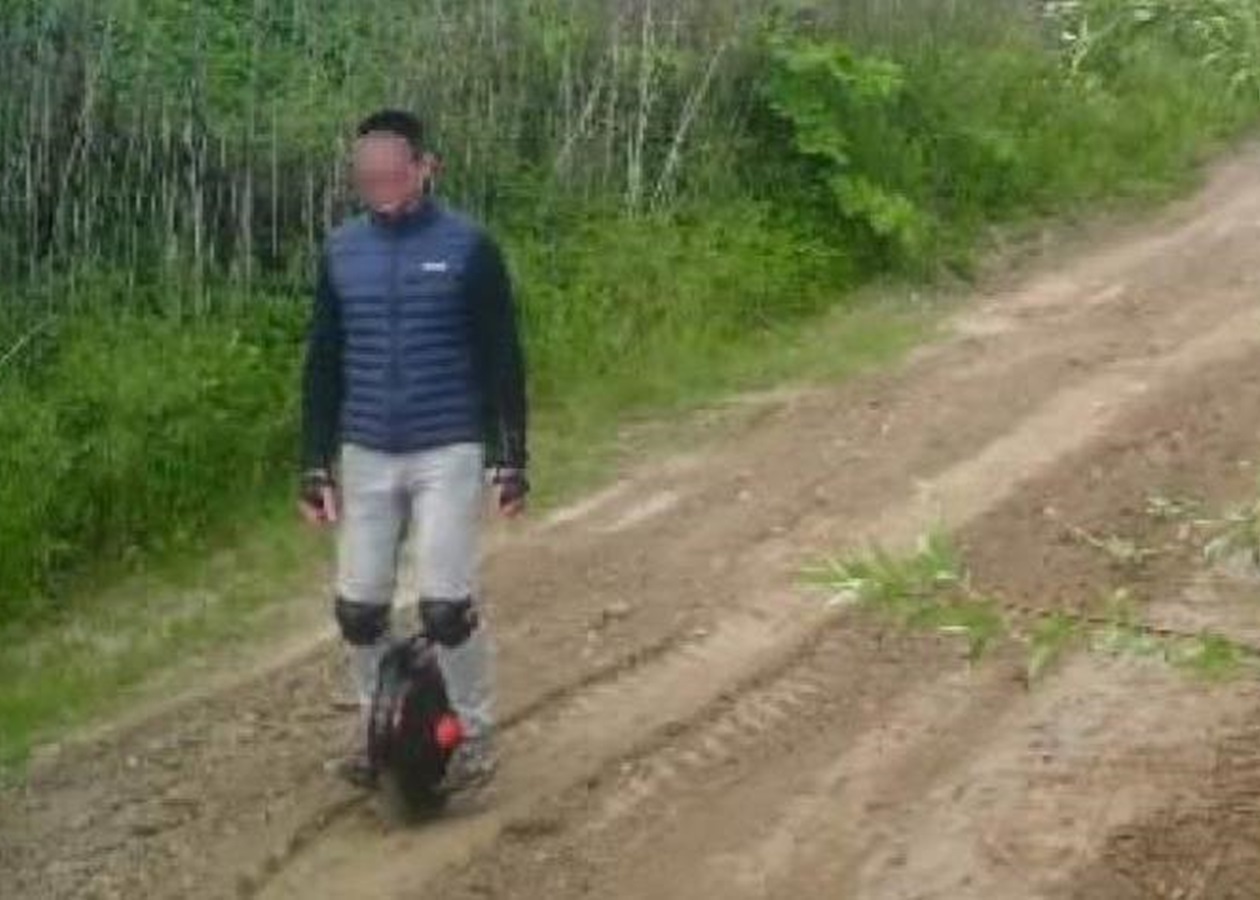 Затримано чоловіка, що на моноколесі намагався виїхати в Словаччину
