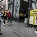В Україні знову зросли офіційні курси долара і євро