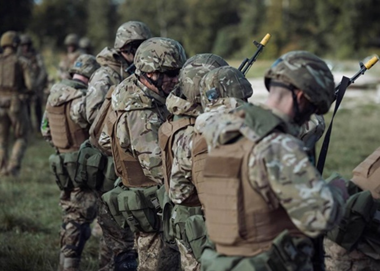 Контракт 18-24: в 28 ОМБр заявили про ажіотаж з-за кордону