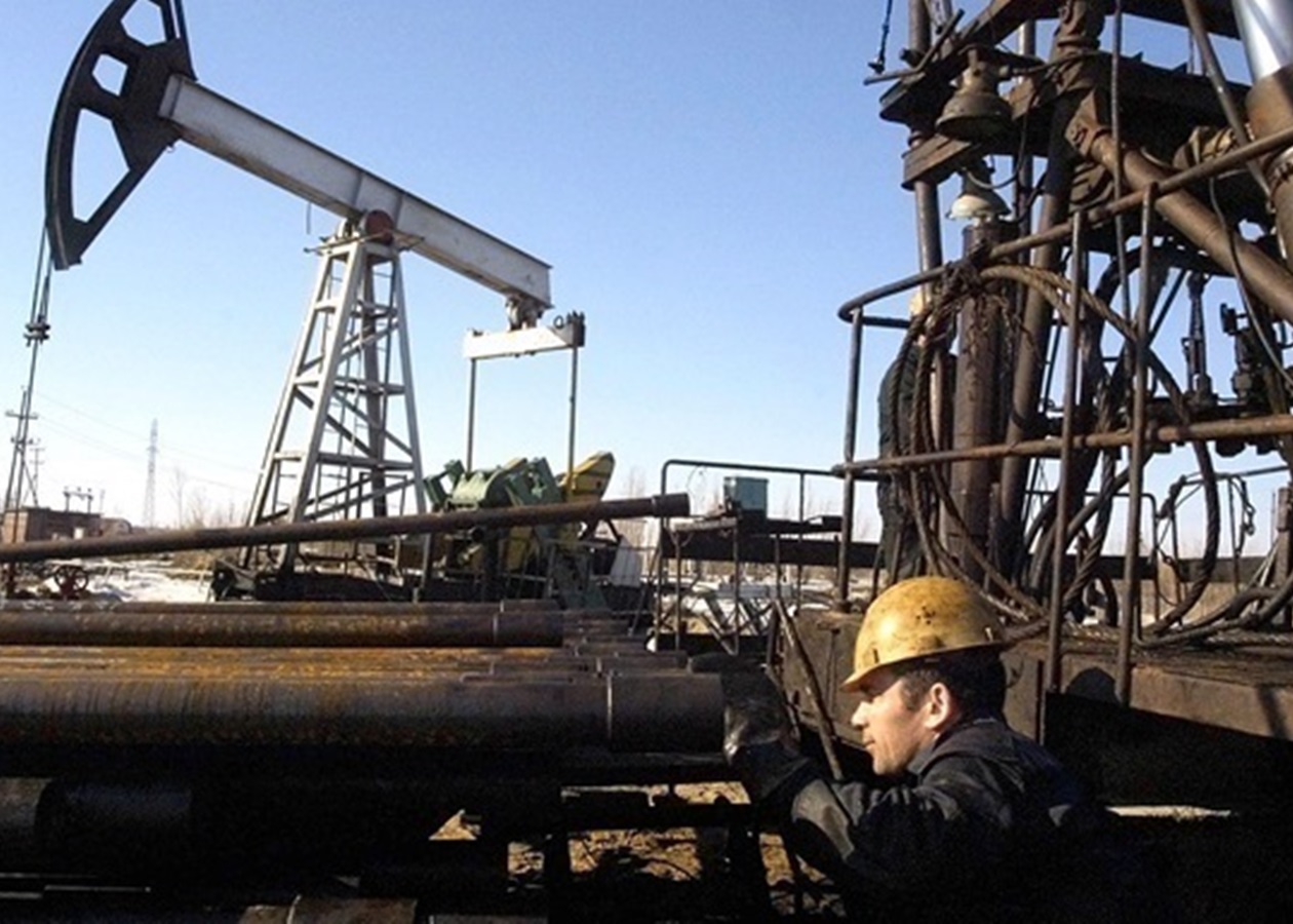 Нафтові доходи РФ впали на 30%