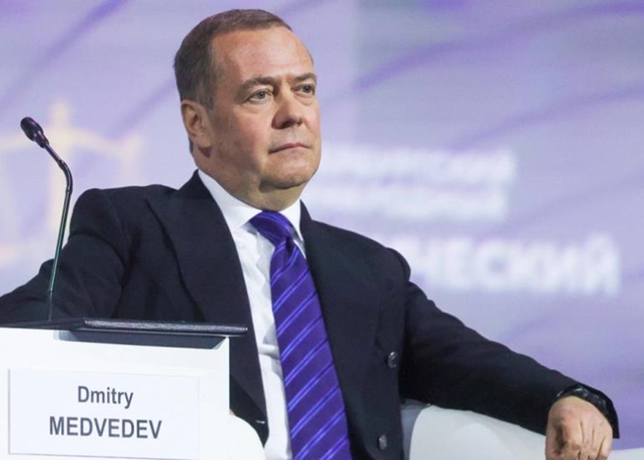 Медведєв "рекомендував" генсеку НАТО вчити російську та згадав про Сибір