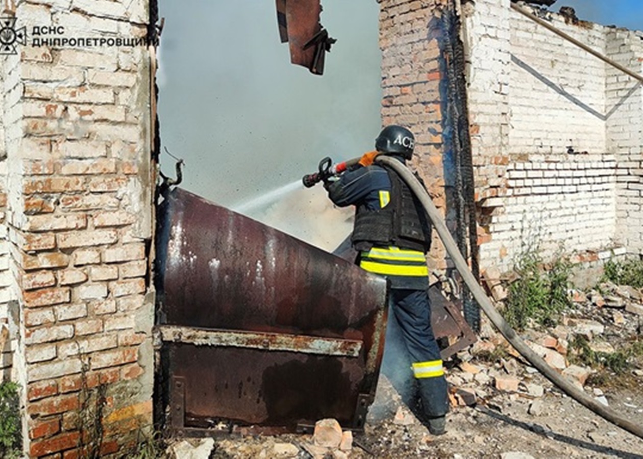 Росіяни вдарили по Дніпропетровщині: є поранений та багато руйнувань