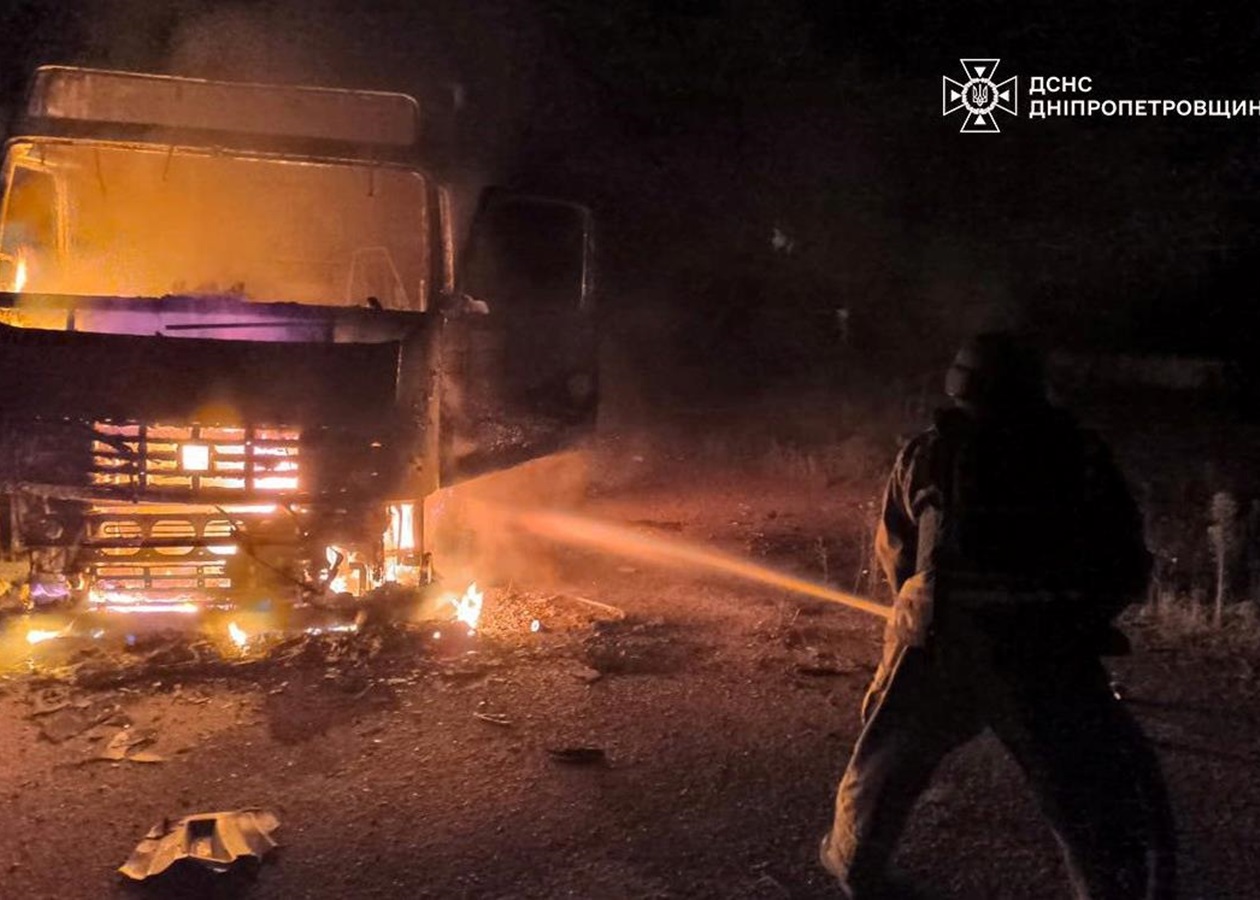 Росіяни вдарили по рятувальниках під час гасіння пожежі на Дніпропетровщині