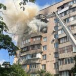 У Києві чоловік підірвав квартиру, щоб не впустити поліцію