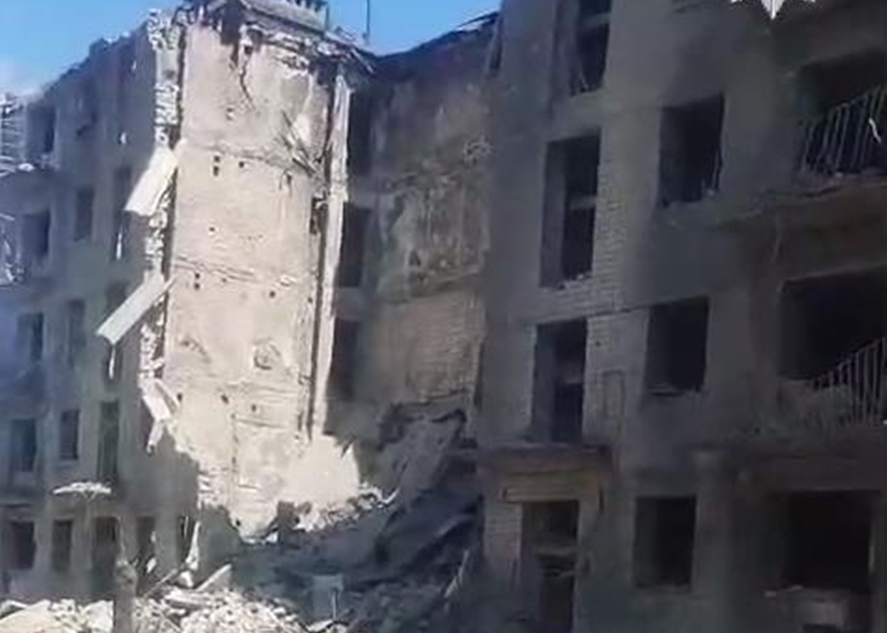 Авіаудар по Куп'янську: під завалами можуть перебувати троє людей